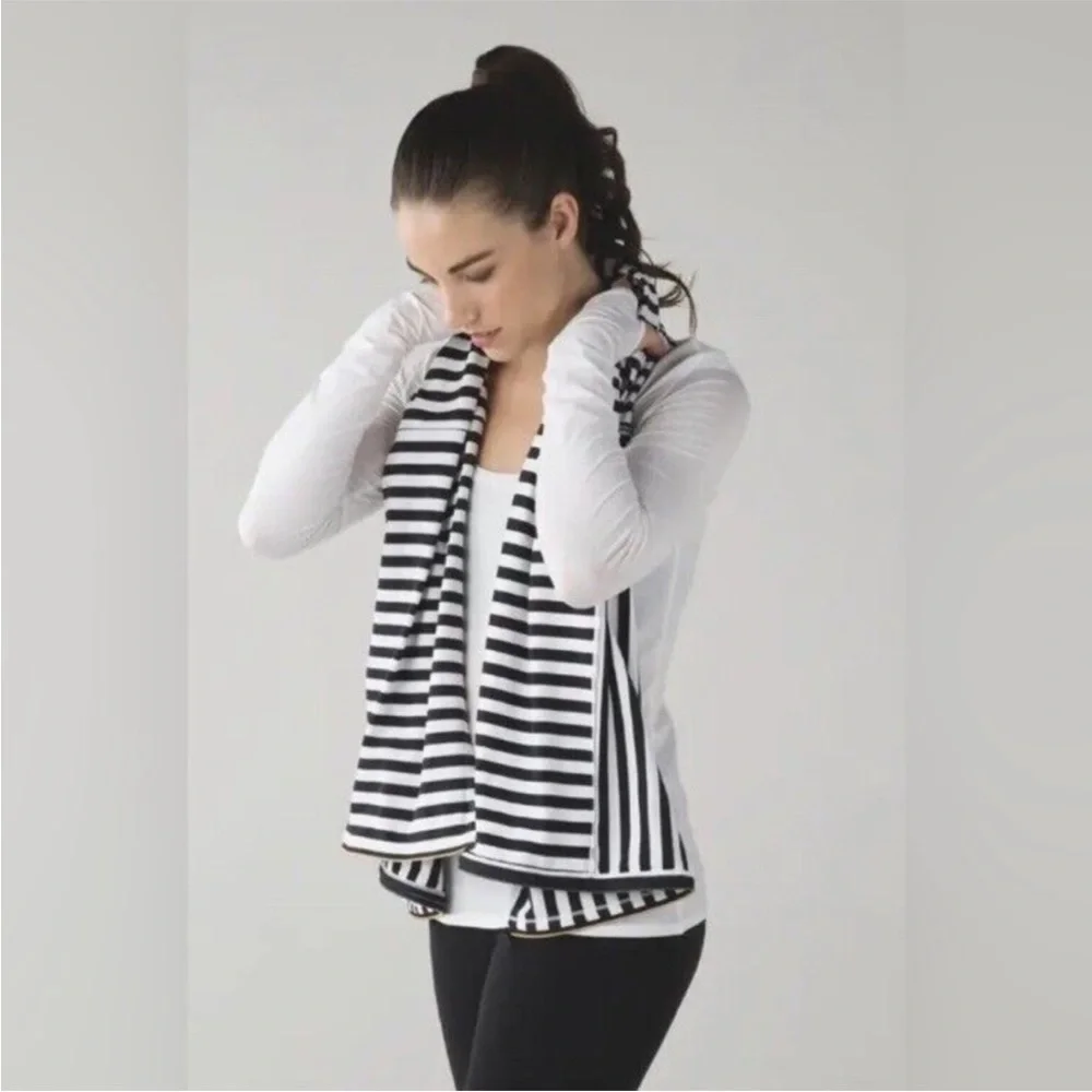 LuluLemon Vinyasa zip scarf